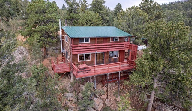 Secluded Rustic Mountain Cabin!