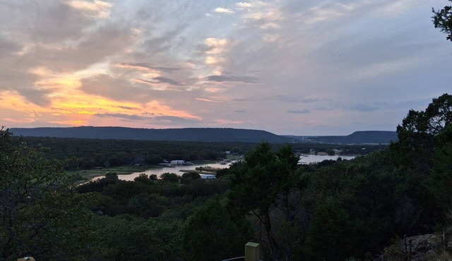 Secluded RV on mountain bluff overlooking lake,large deck. Hike, bike,boat,swim.