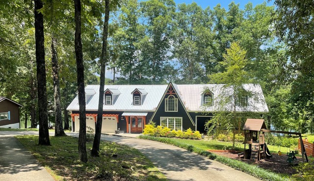 "SECLUDED SERENITY" - Few steps to the dock - Near Duncan Bridge Marina