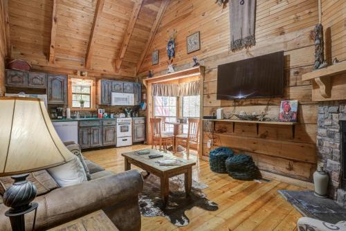 Secluded Sevierville Cabin w/Hot Tub!