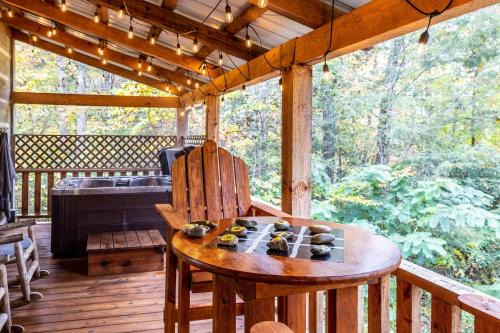 Secluded Smokies Cabin Hot Tub & Arcade
