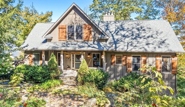 Secluded Smoky Mountain home with panoramic views, wood stove, & hot tub