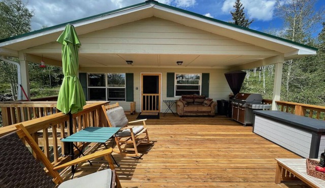 Secluded South Park Cabin - Amazing deck & views!