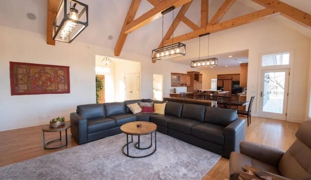Secluded Spa-cious Retreat 11+3