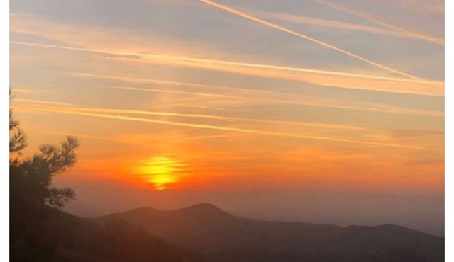 Secluded, Spacious RV on Scenic Mt top w/Sunsets