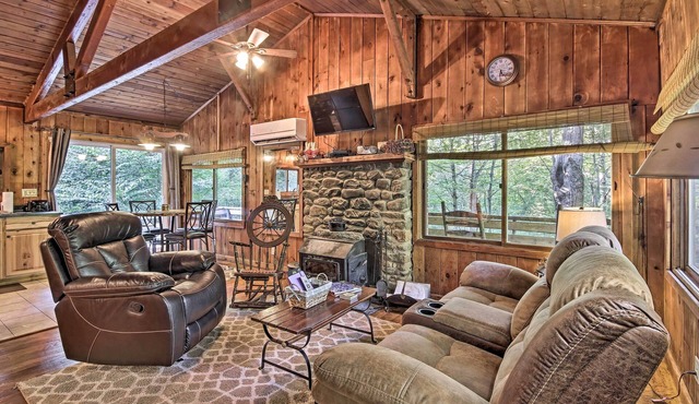 Secluded Stanardsville Cabin w/10 Acres & Hot Tub