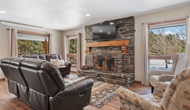Secluded Stay in a Wonderful Creekside Getaway