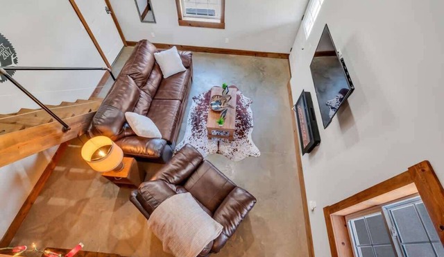 Secluded Stay The Den at J-Barn