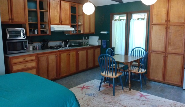 Secluded Studio-10 minutes from Kingston ferry dock