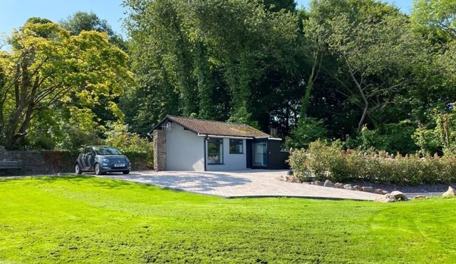 Secluded Studio Apartment with Gated Private Parking, Abbots Leigh