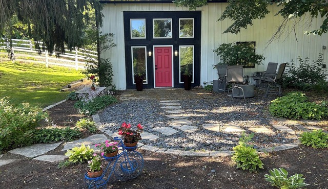 Secluded studio getaway- only 4 miles from Downtown Iowa City