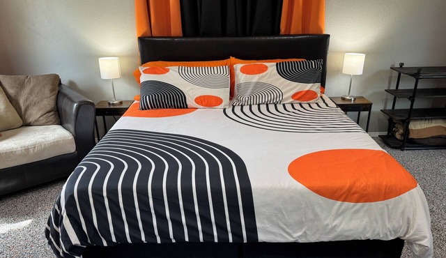 Secluded Studio-Style 1-Bed/1-Bath Poolhouse in Southern Hills/Tulsa