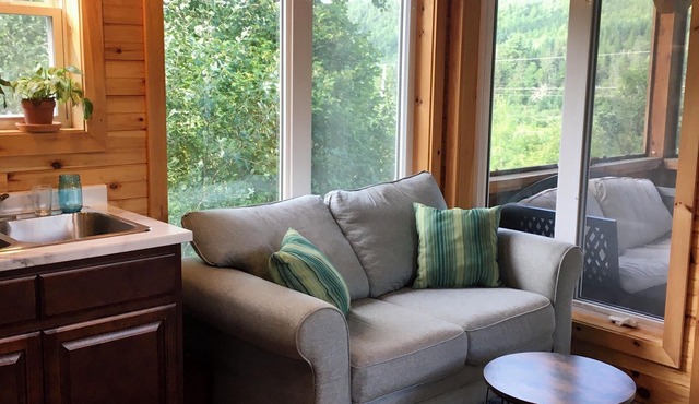 Secluded Tiny Cabin Screened Porch Sleeps 4 - Goshen Springs Getaway