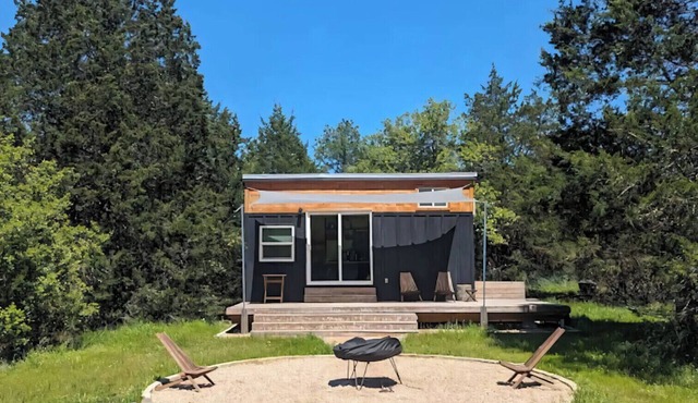 Secluded Tiny Home, firepit stargaze hike pond