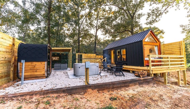 Secluded Tiny Home with Hot Tub, Sauna & Fire Pit near Lake Livingston in Coldspring, Texas