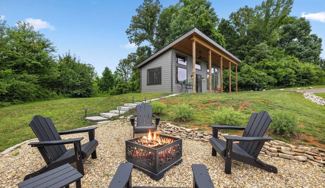 Secluded Tiny House Retreat with Hot Tub Near Knoxville