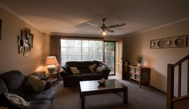 Secluded townhouse great for families, couples, small groups in Glenelg North