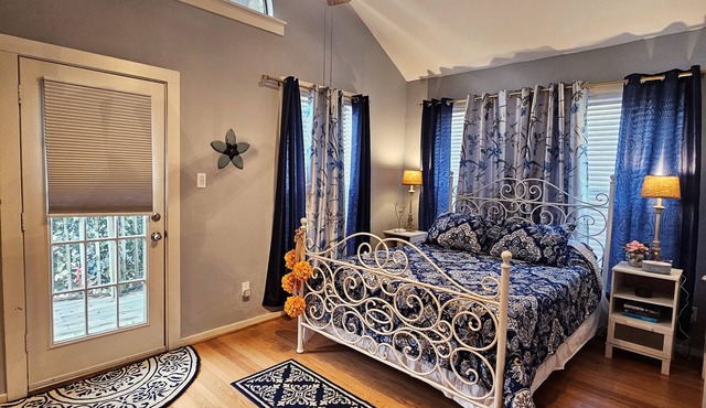 Secluded Two-Story Country Style Loft with Balcony & Free Parking in The Heights