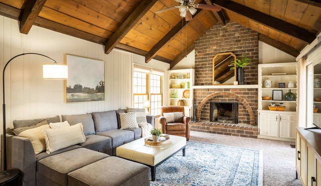 Secluded, updated 4BR, kid friendly, 5 min from restaurants