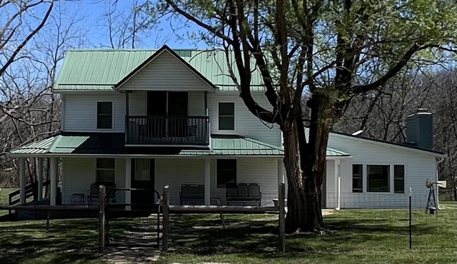 Secluded Upper Ozarks Farmhouse in Ozarks Mountains
