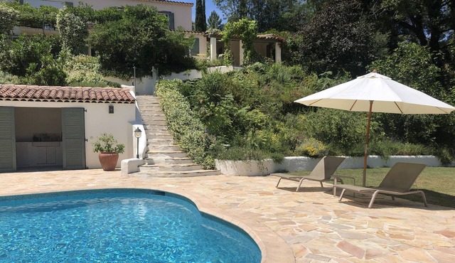 Secluded villa close to St Tropez, with pool & tennis (newly renovated)
