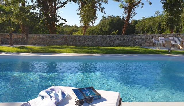 Secluded Villa, large refreshing pool, tranquility, family&pet friendly
