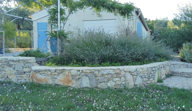 Secluded villa with splendid views over Provence, not overlooked,