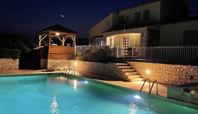 Secluded villa with sea view and large swimming pool