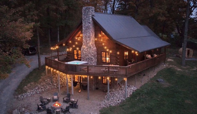 Secluded w/View! Hot tub! Sauna! Sleeps 14!