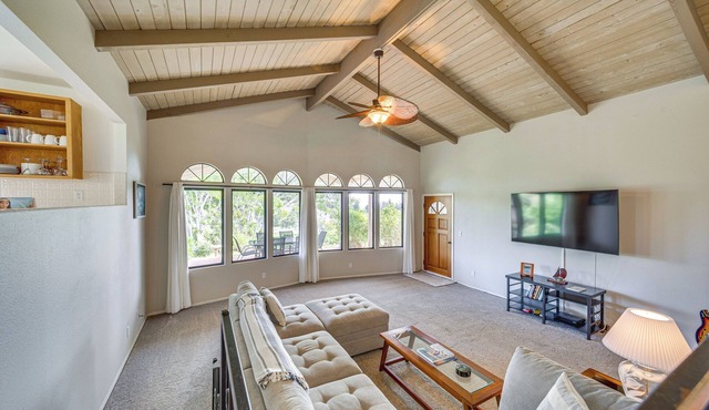 Secluded Waimea Hideaway w/Lanai & Views!