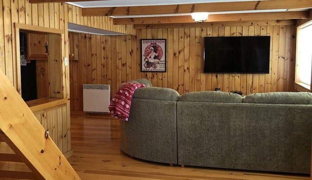 Secluded Washademoak lakefront cove log cabin