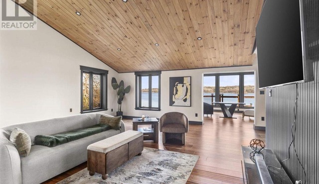 Secluded waterfront modern home | Lake access, Deck, BBQ, Firepit | Pet friendly