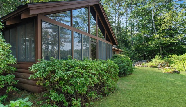 Secluded Waterfront Lodge with guest cottage