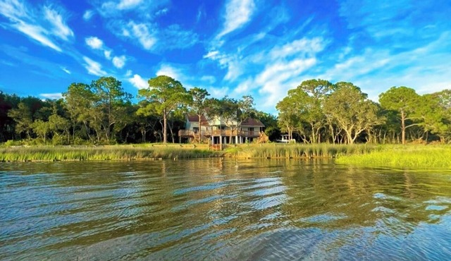 Secluded Waterfront Bay Home!