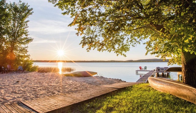 Secluded Waterfront Beach on Upper Herring Lake ~ Stunning Sunsets ~ AC & WIFI