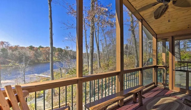 Secluded Waterfront Cabin on hiking trails! Lake on one side river on the other.