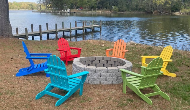 Secluded, Waterfront Retreat: Fire pit, Private Dock, Game Room, Kayaks!