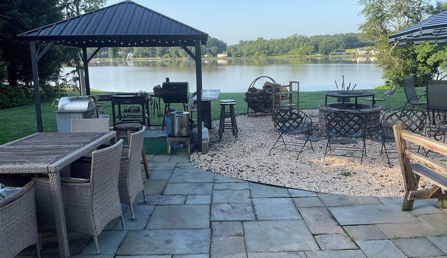 Secluded Waterfront Retreat 2 bed 1 1/2 baths private guest house w Pool & Beach