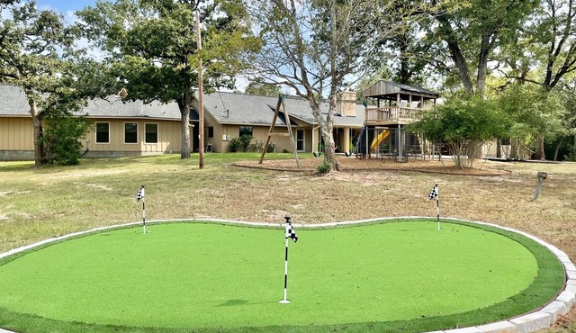 Secluded Whoop Acre Ranch SLEEPS 25-LOADED with entertainment