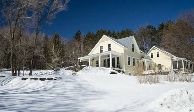 Secluded, Winter Paradise with Hot Tub