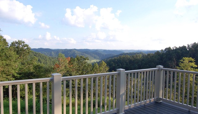 Secluded with best views in E. KY. Can see 3 states.You won’t be disappointed!