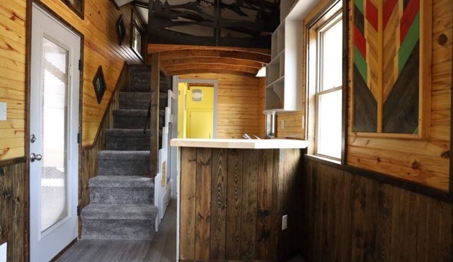 Secluded Wooded Charmant Chalet "Theme" Tiny Home - Off Grid