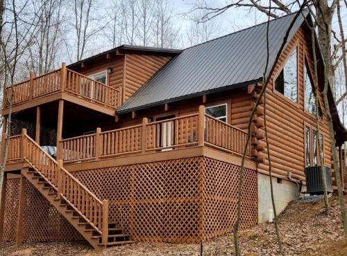 Secluded Wooden Cabin with Fire Pit, Barbecue and Hot-tub in Campbellsville, Kentucky