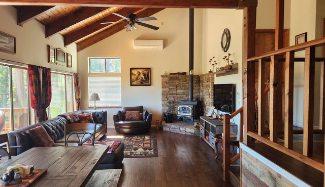 Secluded Woodland Escape Views Close to Ski