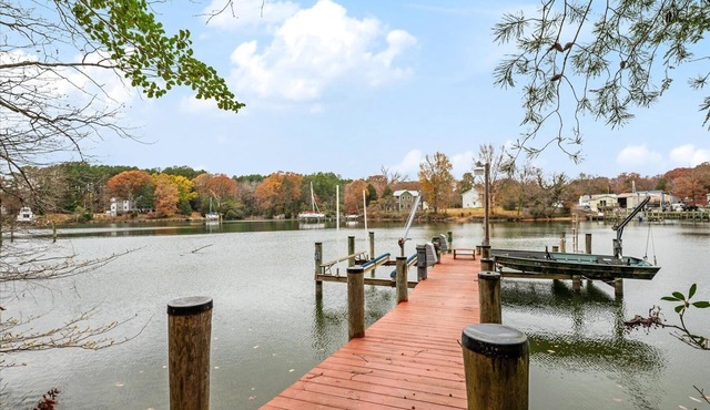 Secluded Woodland Waterfront Retreat