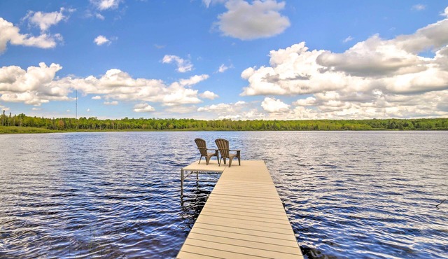 Secluded Woodsy Watersmeet Cabin w/Fire Pit!