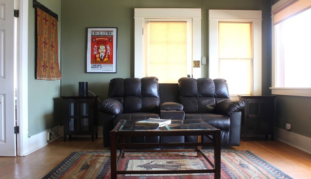 Secluded Yet Close! Meadow Oak Cabin, Kernville