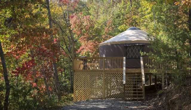 Secluded yurt on Blue Ridge Pay & MTS Trl with hot tub, only 15min from downtown