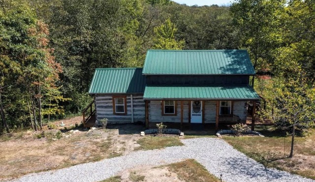 Seclusion Hot Tub EV Charger Dog Friendly