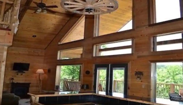 Seclusion! Whispering River Cabin near Broken Bow
